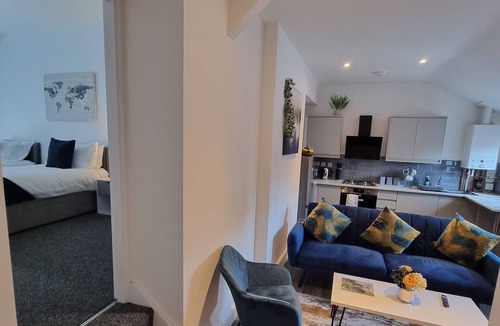 Sandbach Apartment | Sandbach Apartments Private Bathroom