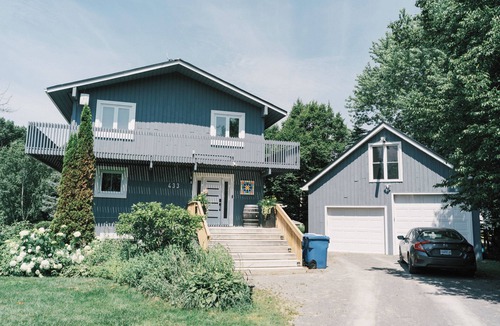 West Lake House | Sandbanks Escape (5 min drive) on Sheba’s Island | Pet-Friendly Cottage