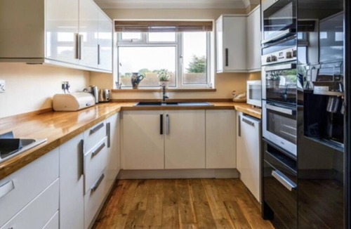 Sandbanks Apartment | Sandbanks waterfront flat with panoramic views over Poole Harbour