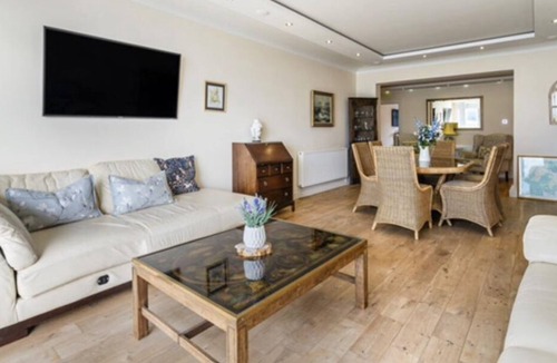 Sandbanks Apartment | Sandbanks waterfront flat with panoramic views over Poole Harbour
