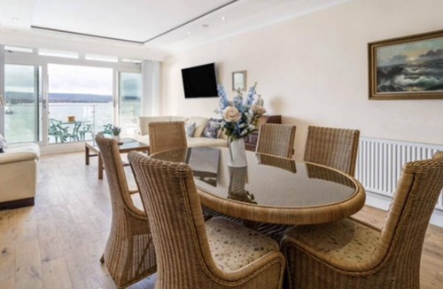 Sandbanks Apartment | Sandbanks waterfront flat with panoramic views over Poole Harbour