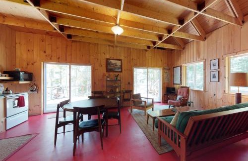 Northeast Somerset Hotel | Sandbar Cabin
