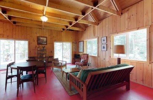 Northeast Somerset Hotel | Sandbar Cabin