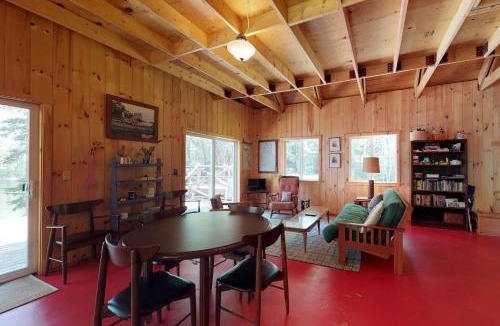 Northeast Somerset Hotel | Sandbar Cabin