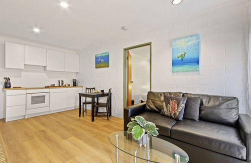 Lakes Entrance Hotel | Sandbar Motel