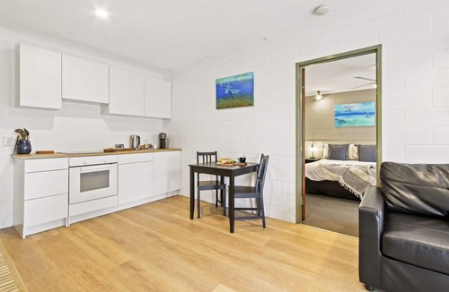 Lakes Entrance Hotel | Sandbar Motel