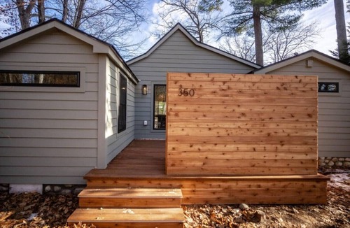 Thompson's Point House | SANDBAR SHORES