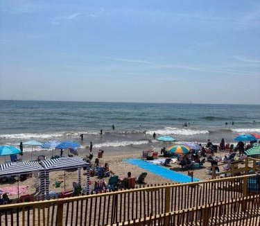 Misquamicut Hotel | Sandcastle Beachfront Inn