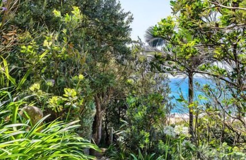 Forresters Beach House | Sandcastle by Coast Hosting