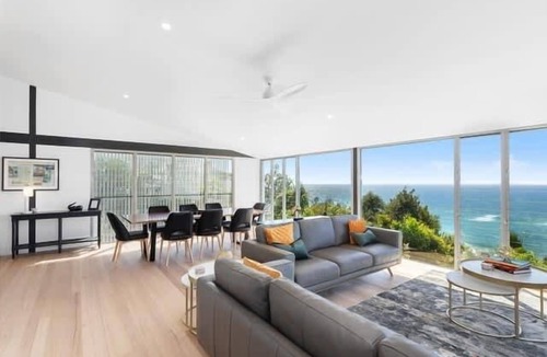 Forresters Beach House | Sandcastle by Coast Hosting