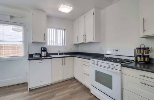 Beach Barber Tract Cottage | Sandcastle Short walk to beach