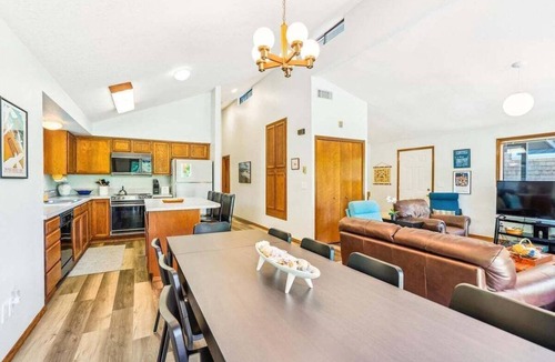 Downtown Cannon Beach House | Sandcastle Spirit - New Listing!