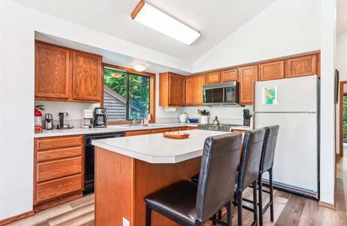 Downtown Cannon Beach House | Sandcastle Spirit - New Listing!