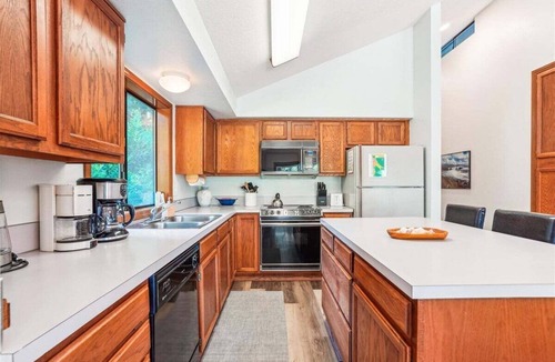 Downtown Cannon Beach House | Sandcastle Spirit - New Listing!