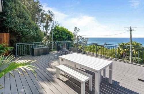 Forresters Beach Apartment | Sandcastle Studio by Coast Hosting