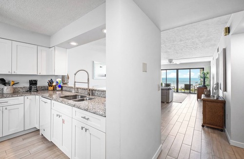Cocoa Beach Condo | Sandcastles by Happy Palm Stays