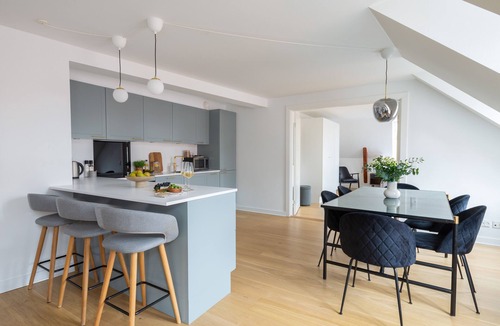 Copenhagen City Centre Apartment | Sanders Leaves - 2Bdr Apt with shared roof terrace