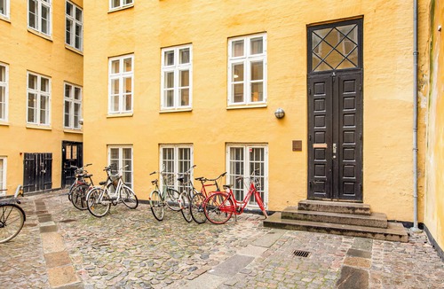 Copenhagen City Centre Apartment | Sanders Tivoli 2 - Spacious 3 Bedroom near Tivoli