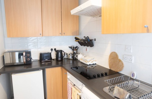 Ayr Apartment | Sandgate 2-Bed Apartment in Ayr central location