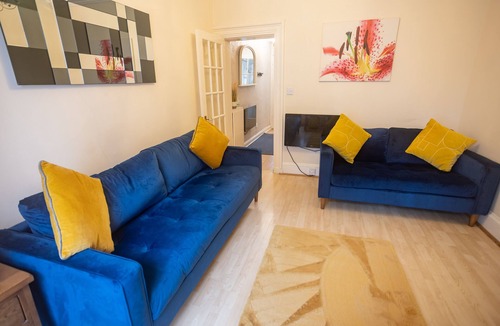Ayr Apartment | Sandgate 2-Bed Apartment in Ayr central location