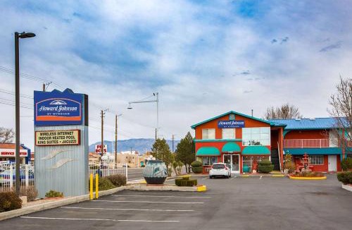 Westside Hotel | Sandia Peak Inn Old Town ABQ, a Howard Johnson by Wyndham