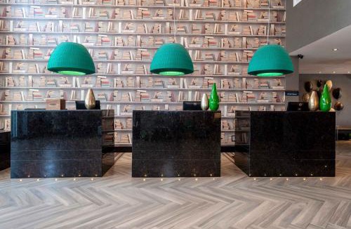 Oakville Hotel | Sandman Hotel Oakville