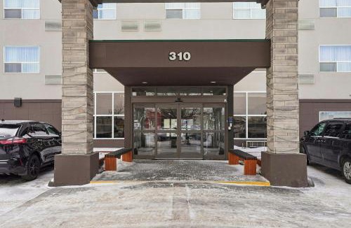 North Industrial Hotel | Sandman Hotel Saskatoon