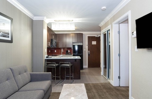 Southeast Calgary Hotel | Sandman Hotel & Suites Calgary South