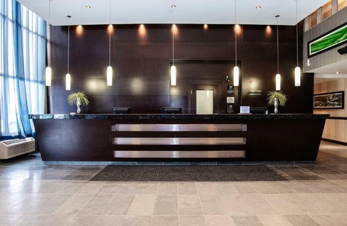 Northwest Calgary Hotel | Sandman Hotel & Suites Calgary West