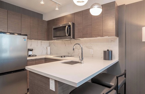Ottawa Division Hotel | Sandman Signature Ottawa Airport Hotel