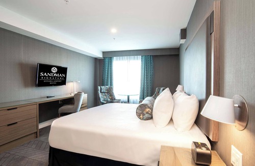 Ottawa Division Hotel | Sandman Signature Ottawa Airport Hotel