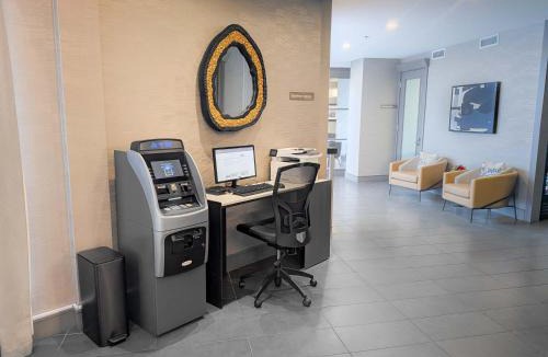 Etobicoke Hotel | Sandman Signature Toronto Airport Hotel