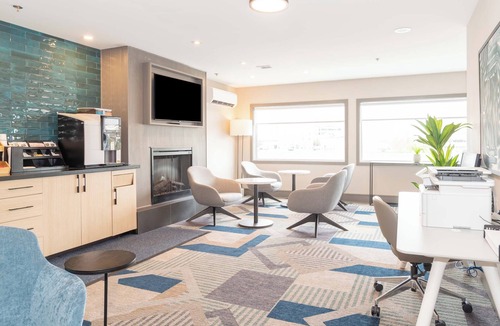 Etobicoke Hotel | Sandman Signature Toronto Airport Hotel