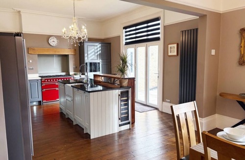 Sandown House | Sandown Bay | Modern Spacious Home