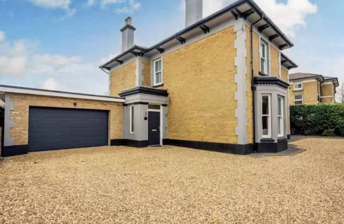 Sandown House | Sandown Bay | Modern Spacious Home