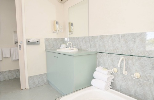 Noble Park Hotel | Sandown Heritage Motel