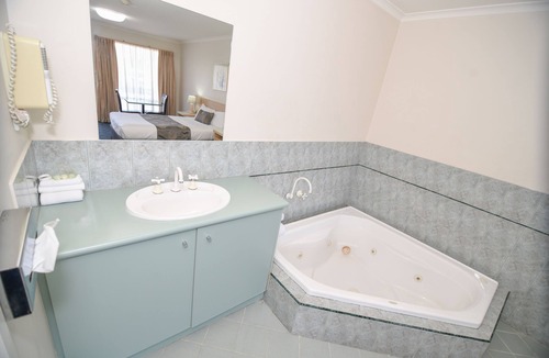 Noble Park Hotel | Sandown Heritage Motel