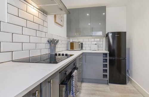 Brighton House | Sandown Home | 2 BR | 3Beds | Free Weekend Parking