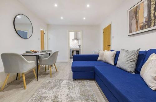 Brighton House | Sandown Home | 2 BR | 3Beds | Free Weekend Parking