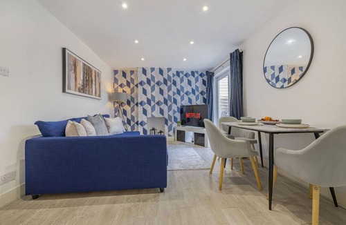 Brighton House | Sandown Home | 2 BR | 3Beds | Free Weekend Parking