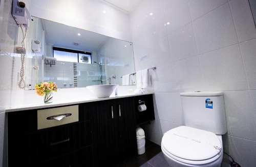 Noble Park Apartment | Sandown Regency Hotel & Apartments