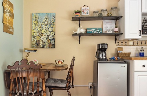 Seaview Apartment | Sandpiper Cottage - A Eclectic Beach Theme -Kitchenette, Eclectic Beach Theme Studio Kitchenette *Pe.