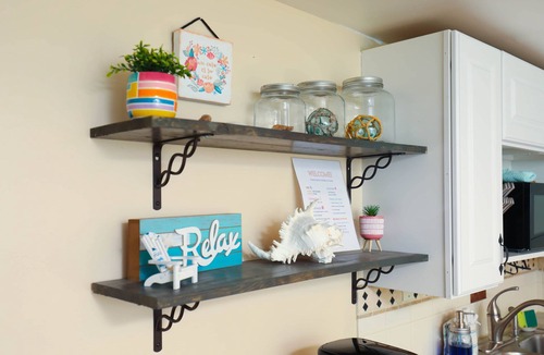 Seaview Apartment | Sandpiper Cottage - A Eclectic Beach Theme -Kitchenette, Eclectic Beach Theme Studio Kitchenette *Pe.