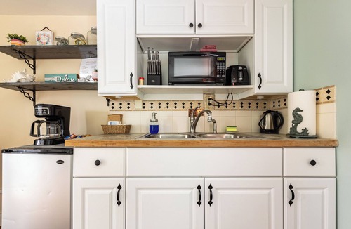 Seaview Apartment | Sandpiper Cottage - A Eclectic Beach Theme -Kitchenette, Eclectic Beach Theme Studio Kitchenette *Pe.