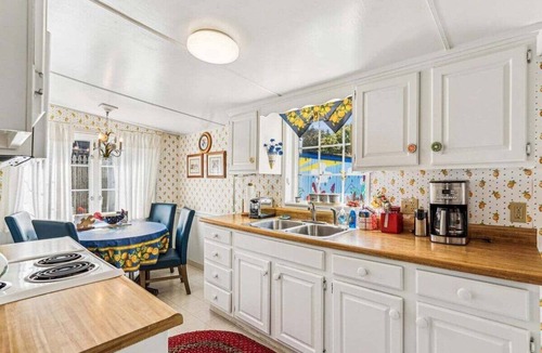 Tolovana Park House | Sandpiper Cottage - Sunny & Bright!