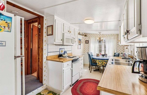 Tolovana Park House | Sandpiper Cottage - Sunny & Bright!