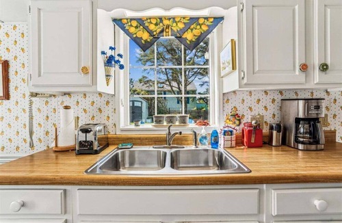 Tolovana Park House | Sandpiper Cottage - Sunny & Bright!