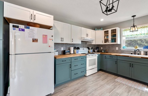 Colington House | Sandpiper Crossing: Updated Kitchen | Sound Access