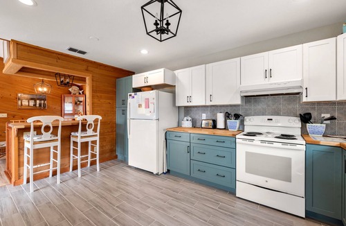 Colington House | Sandpiper Crossing: Updated Kitchen | Sound Access