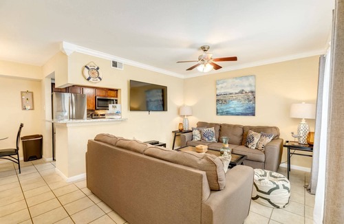 Galveston Condo | Sandpiper Stay - Pool, Near Beach & Seawall!